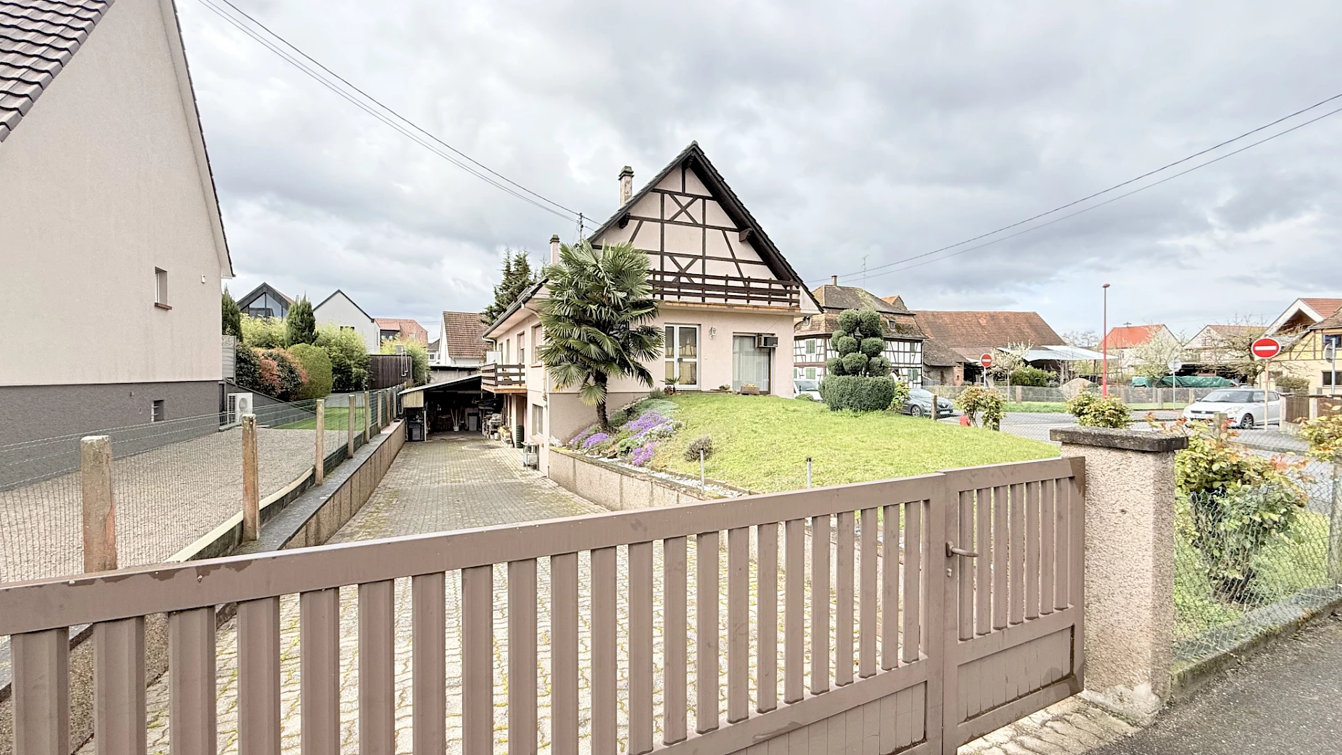 Immeuble 246m2 sur 5,82m2.