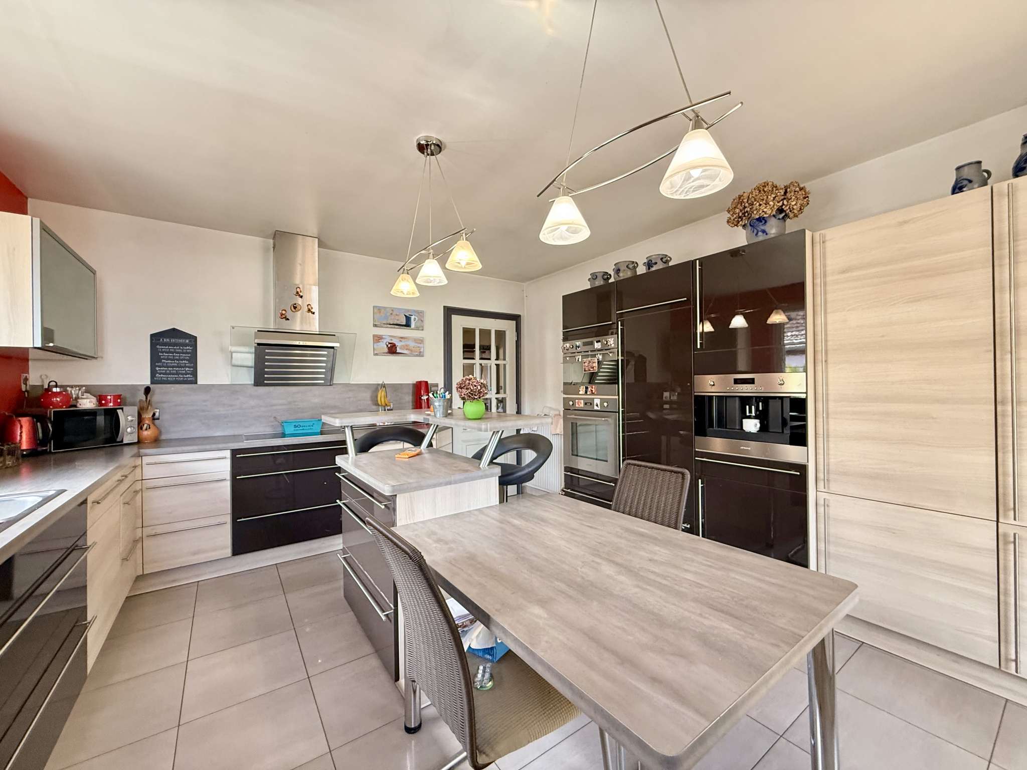 A saisir , belle maison 7 pièces sur 11,5 ares de terrain.
