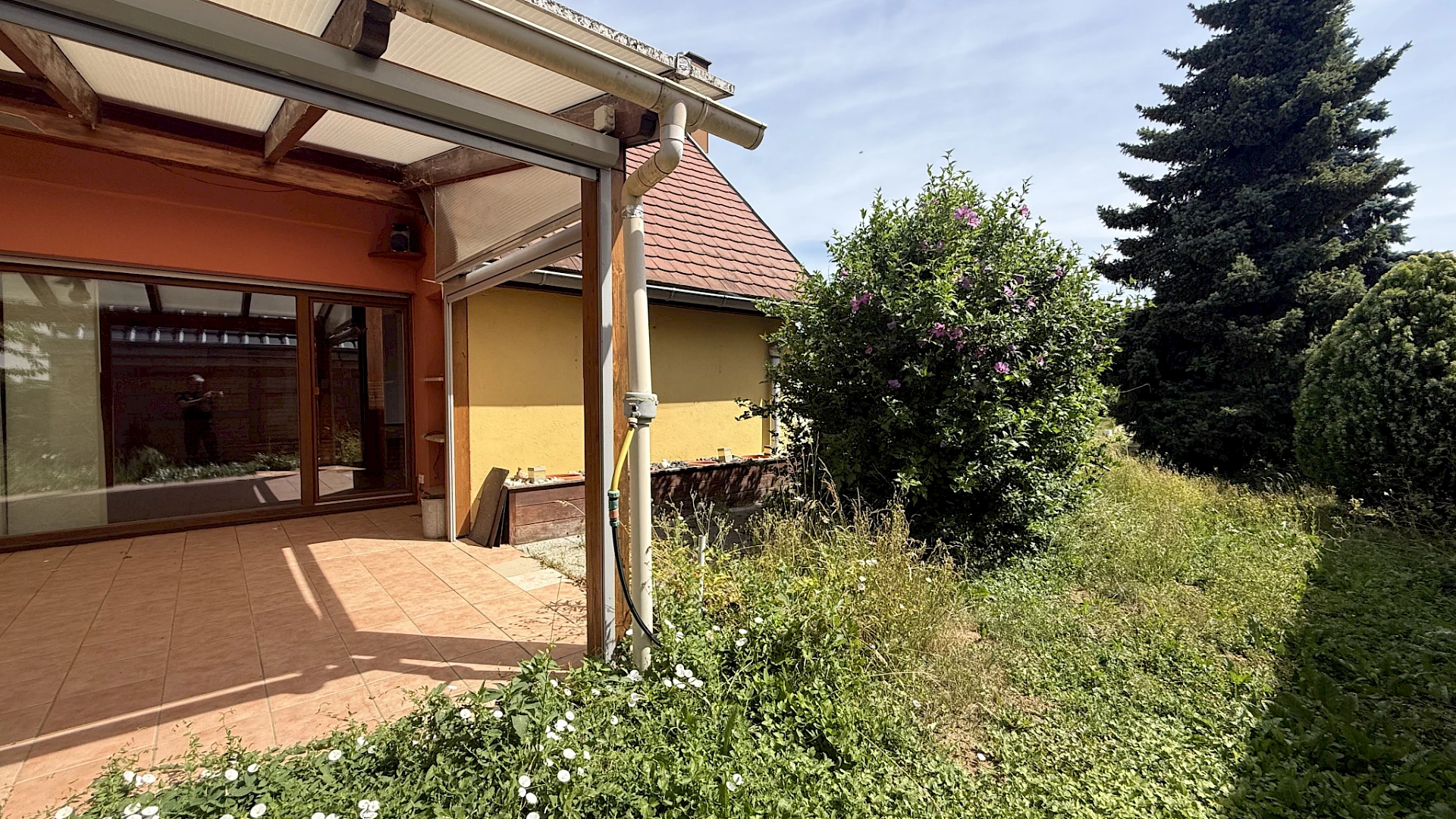 À saisir à Mundolsheim   Maison 5 pièces de 137 m2 habitables sur terrain verdoyant de 16,45 ares avec piscine