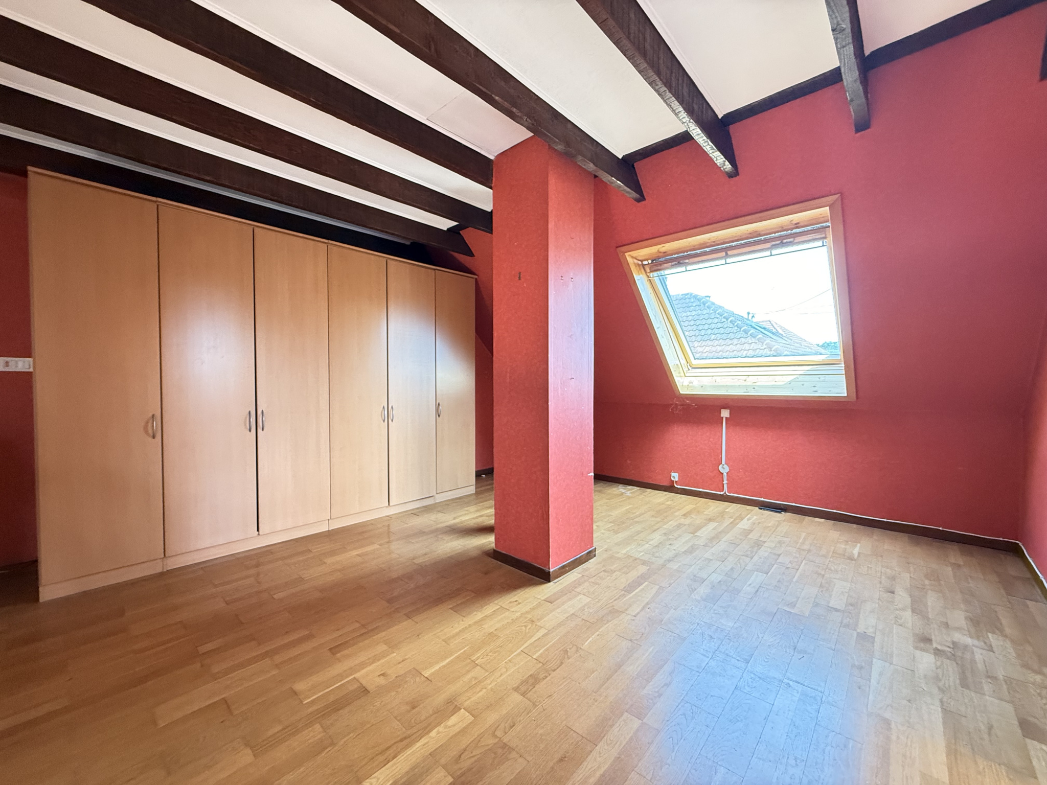 À saisir à Mundolsheim   Maison 5 pièces de 137 m2 habitables sur terrain verdoyant de 16,45 ares avec piscine
