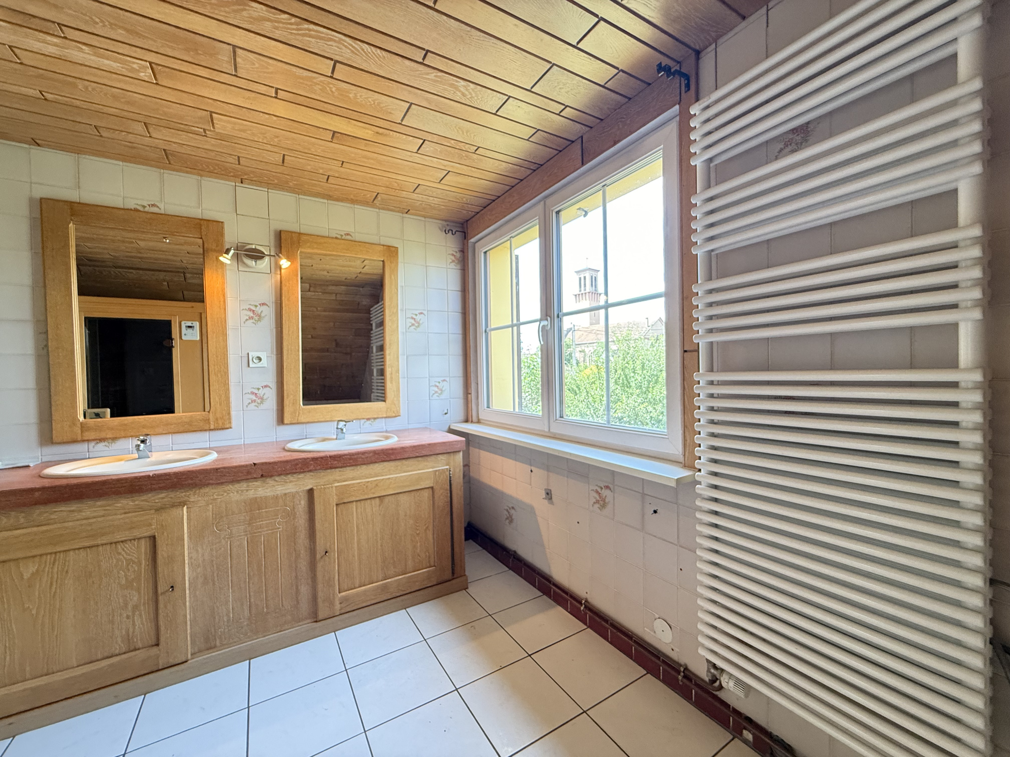 À saisir à Mundolsheim   Maison 5 pièces de 137 m2 habitables sur terrain verdoyant de 16,45 ares avec piscine