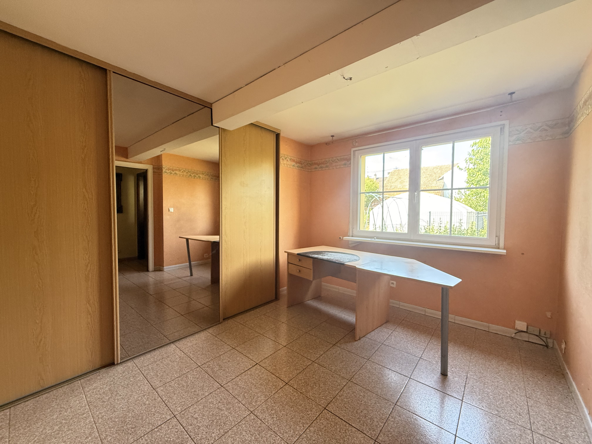 À saisir à Mundolsheim   Maison 5 pièces de 137 m2 habitables sur terrain verdoyant de 16,45 ares avec piscine