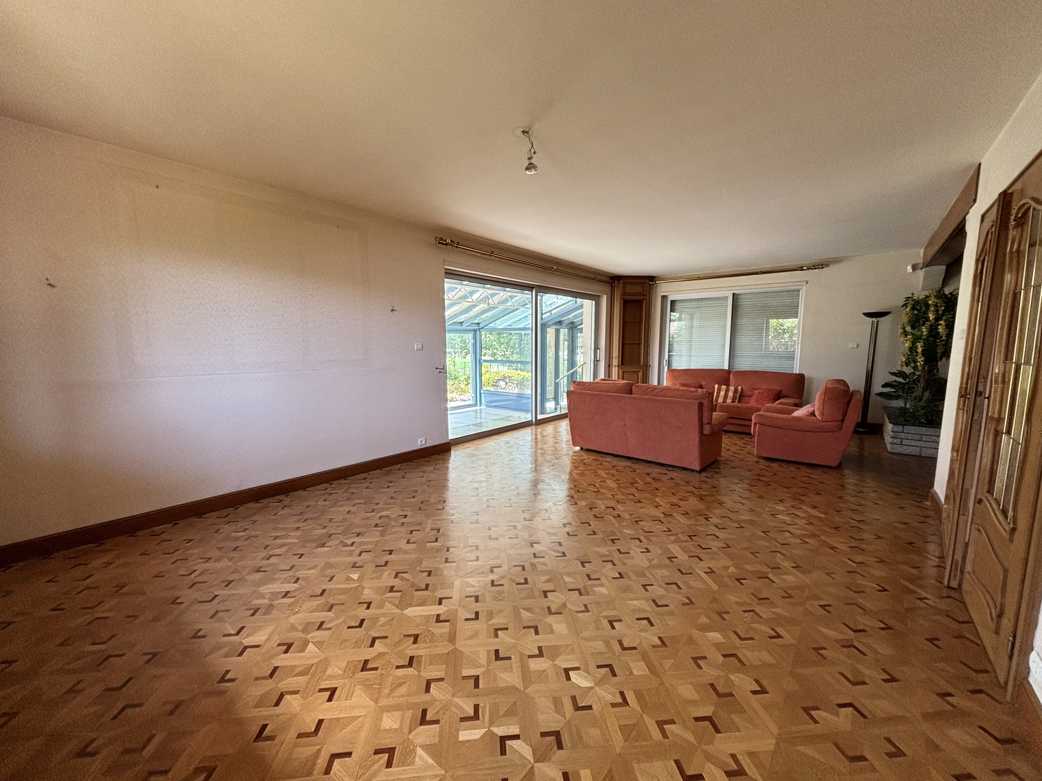 Élégante maison familiale de 220 m2 sur un magnifique terrain arboré de 15 ares