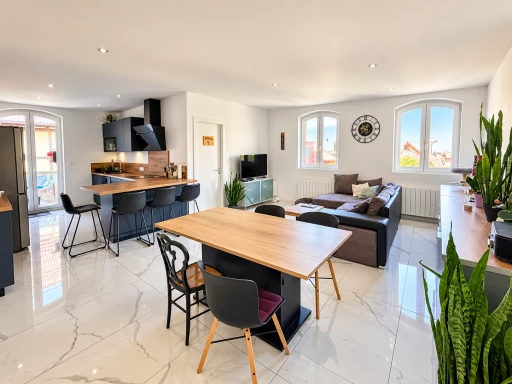 Superbe appartement 4 pièces lumineux de 92,7 m2 + parkings - 1