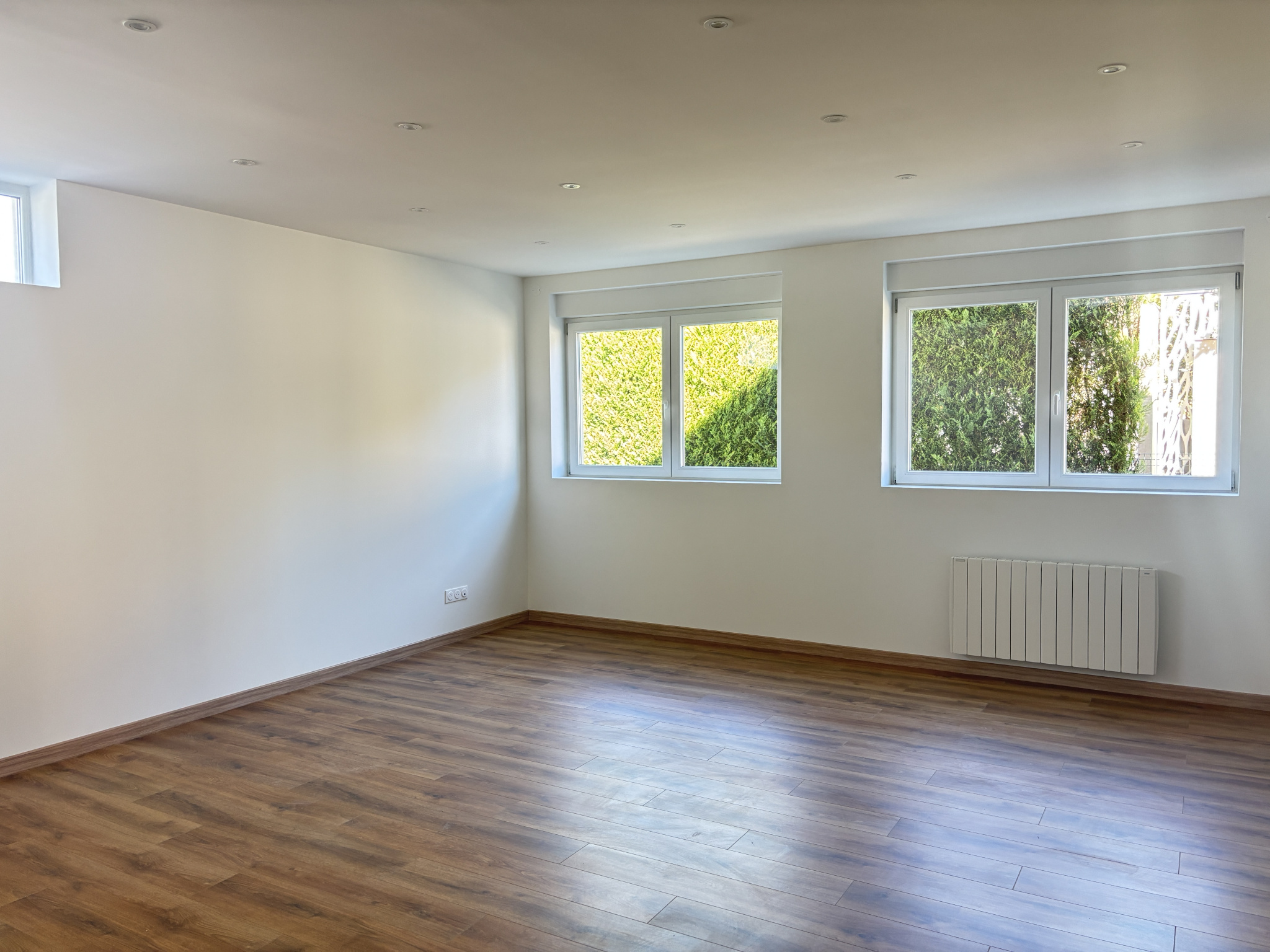 NOUVEAUTÉ   3 PIÈCES ENTIÈREMENT RÉNOVÉ   62,90 M2   ESPACE VERT & 2 GARAGES