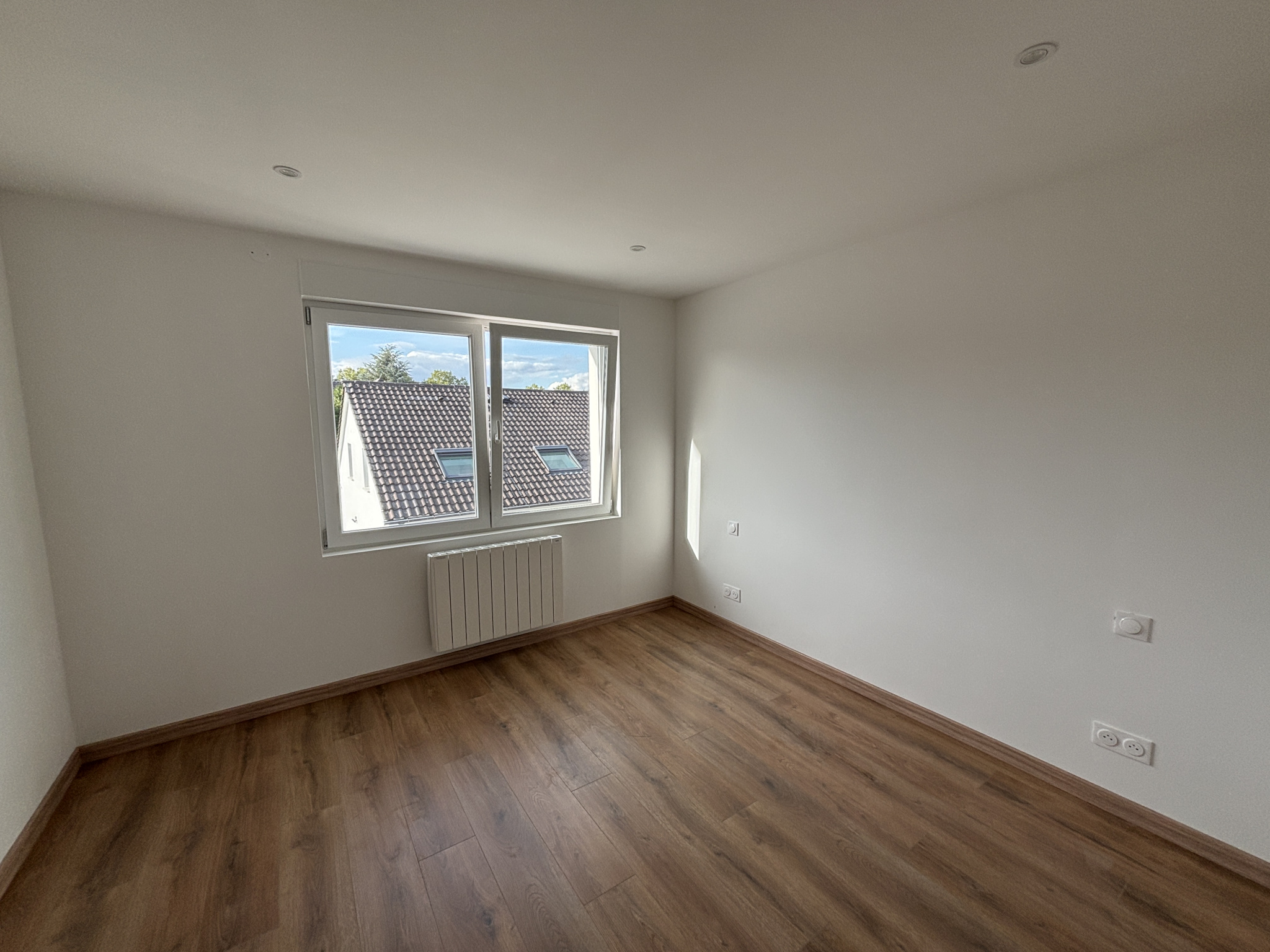 DUPLEX DE 125 M2   4 CHAMBRES   2 GARAGES + STUDIO INDÉPENDANT DE 25 M2