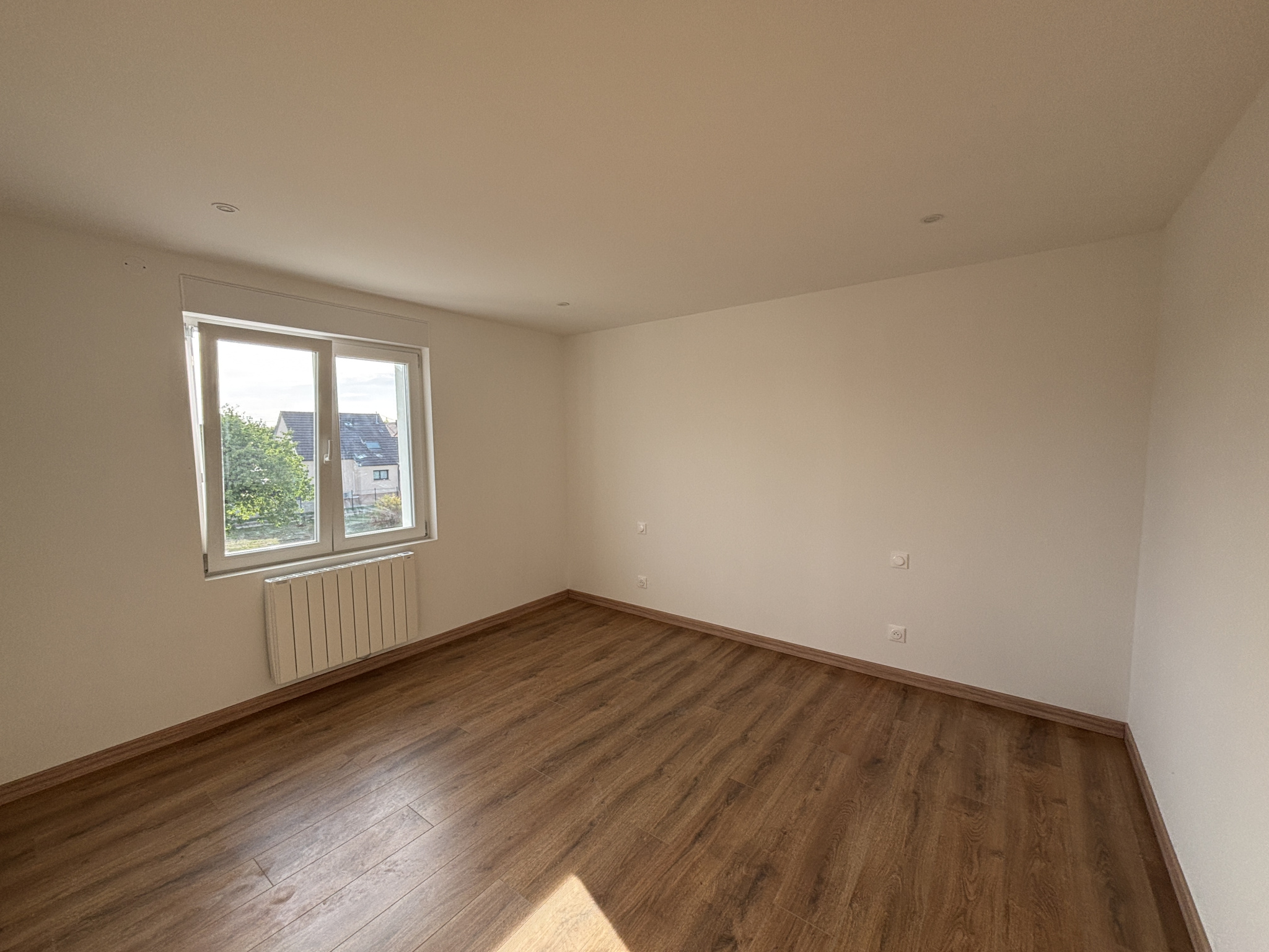 DUPLEX DE 125 M2   4 CHAMBRES   2 GARAGES + STUDIO INDÉPENDANT DE 25 M2