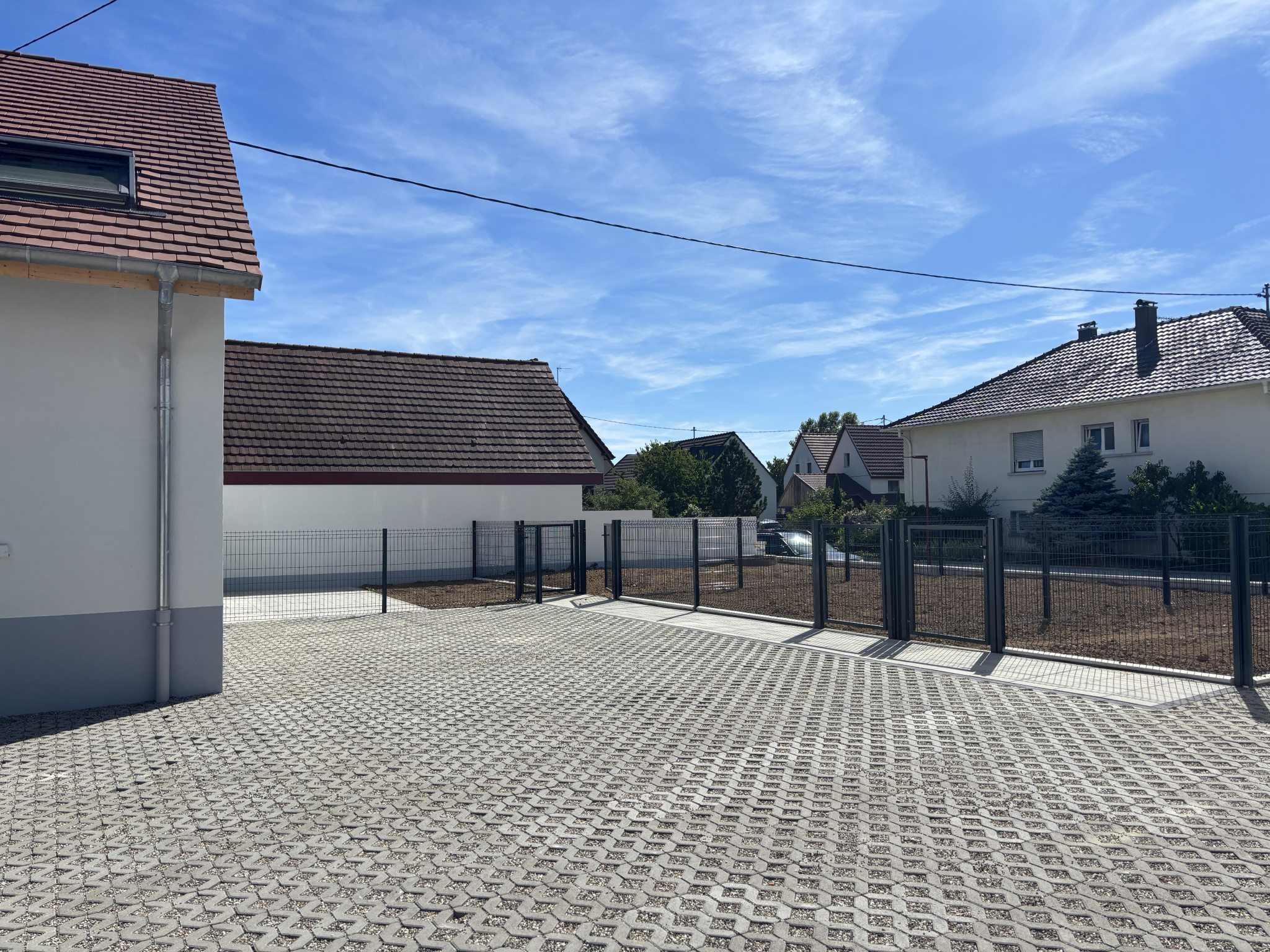 SOUSPLEX DE 100 M2   4 CHAMBRES   2 SALLES DE BAIN   ESPACE VERT & GARAGE
