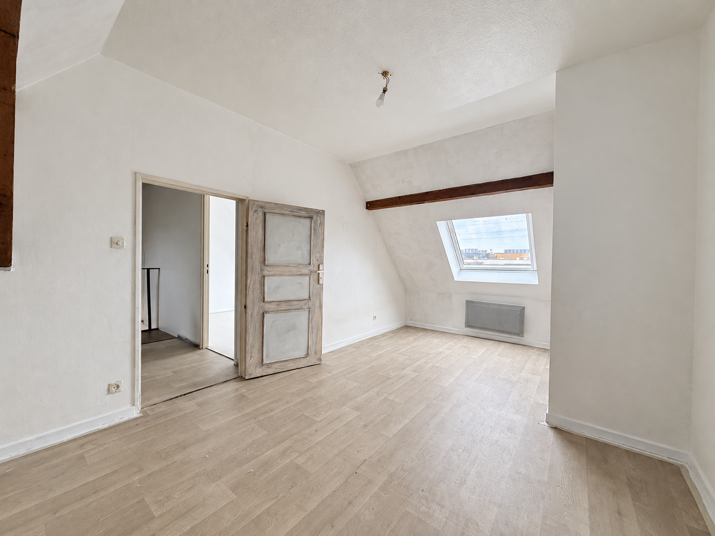 Beau duplex 4/5 P 83m2hab./ 104m2 sol avec garage et cave.