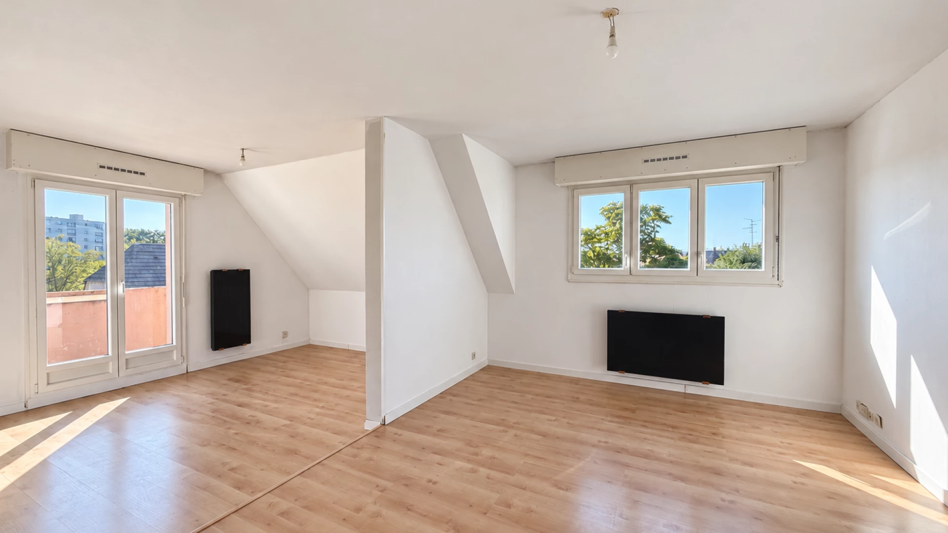Beau duplex 4/5 P 83m2hab./ 104m2 sol avec garage et cave.